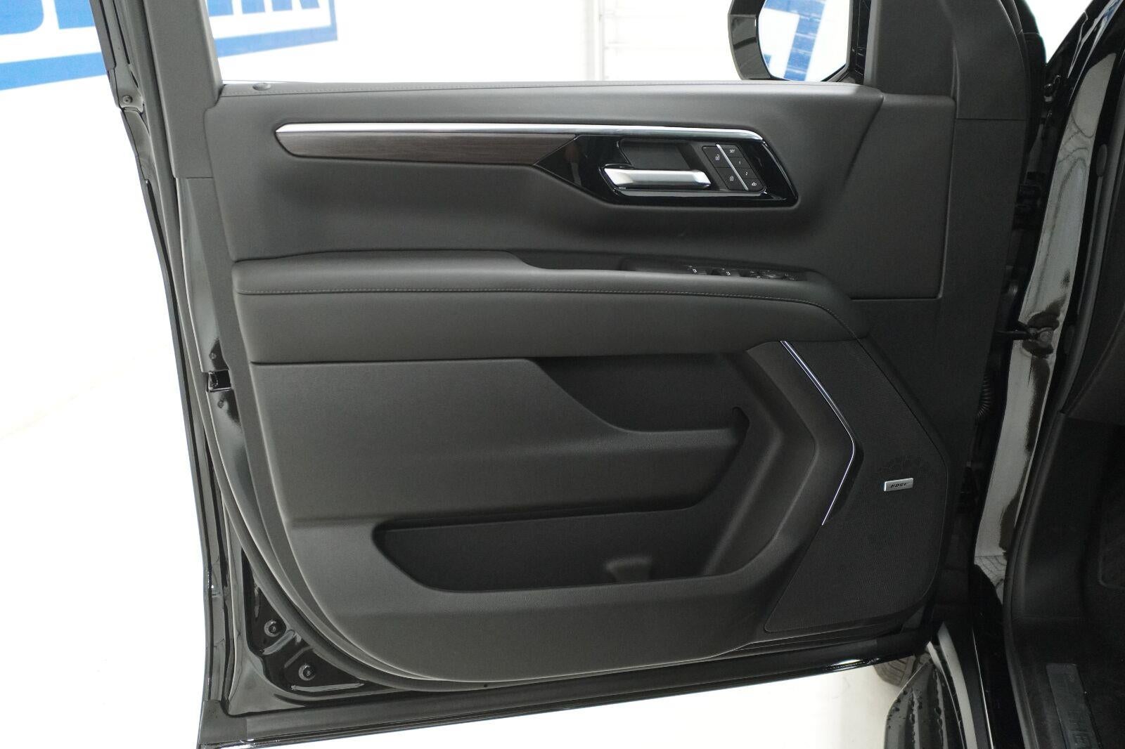 2027 Chevrolet Suburban LT