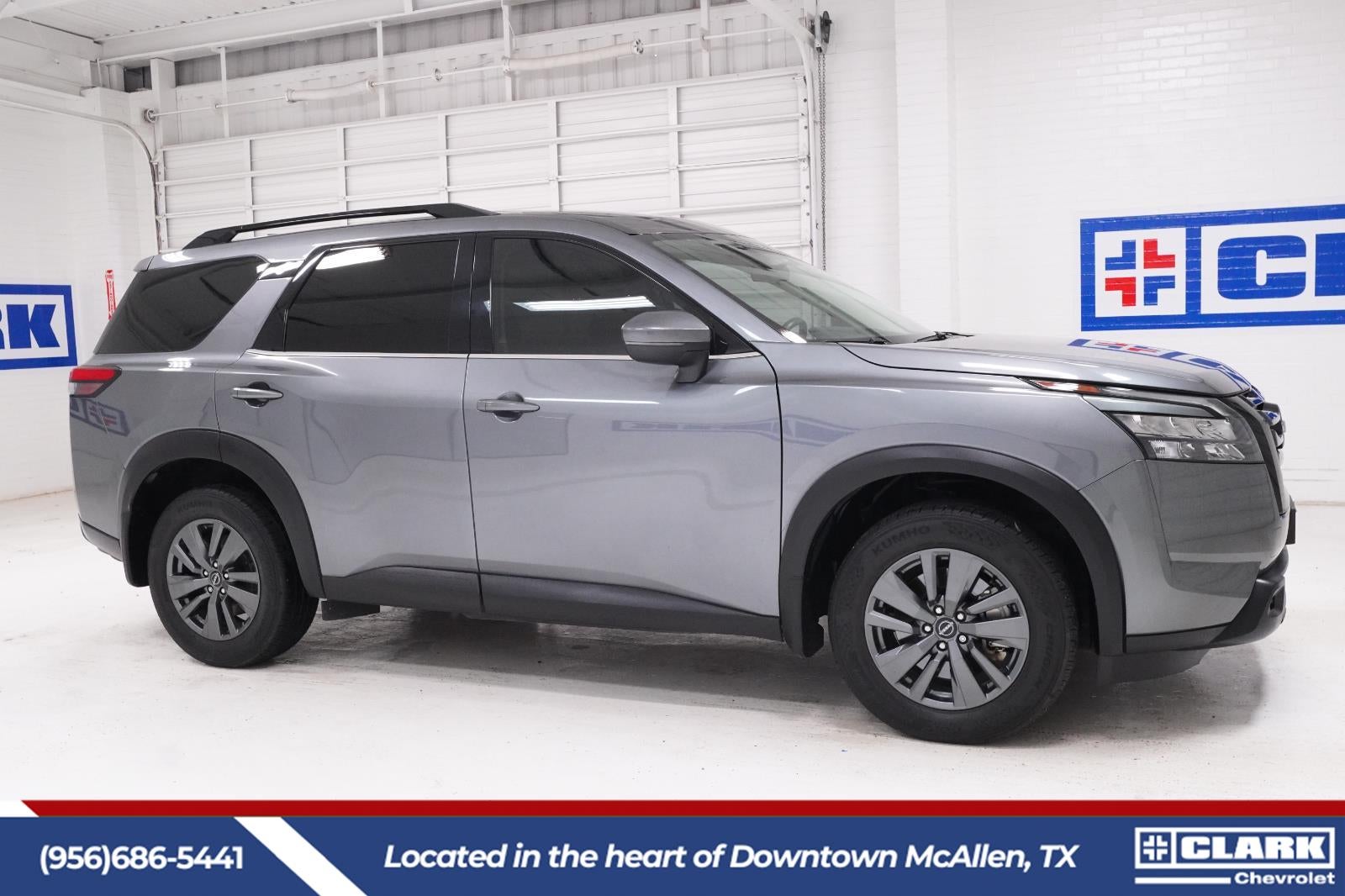 2024 Nissan Pathfinder SV