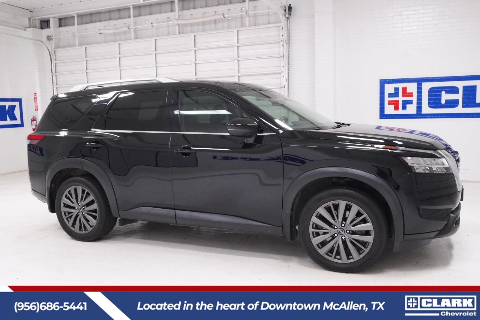 2023 Nissan Pathfinder SL