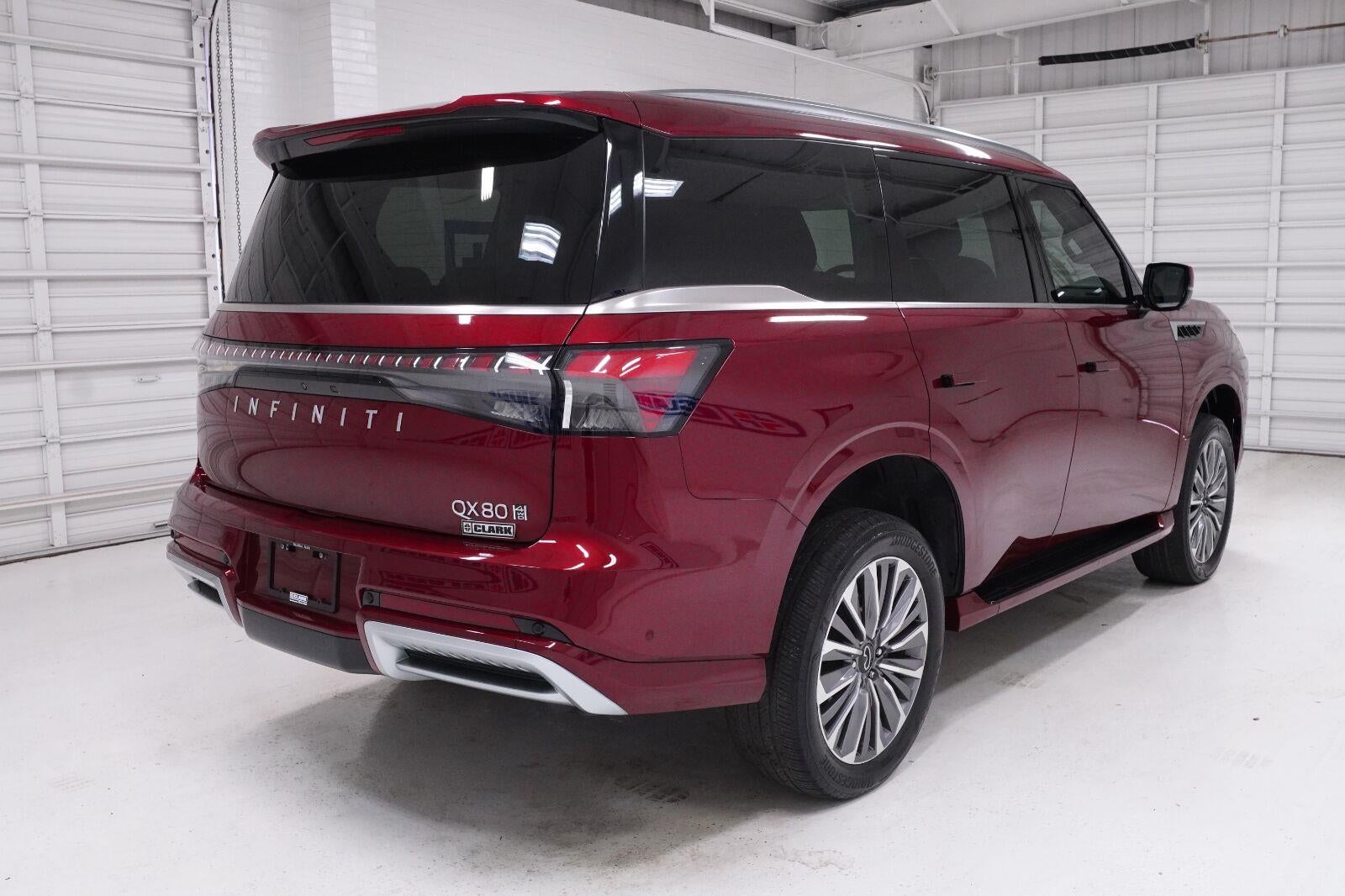 2025 INFINITI QX80 LUXE