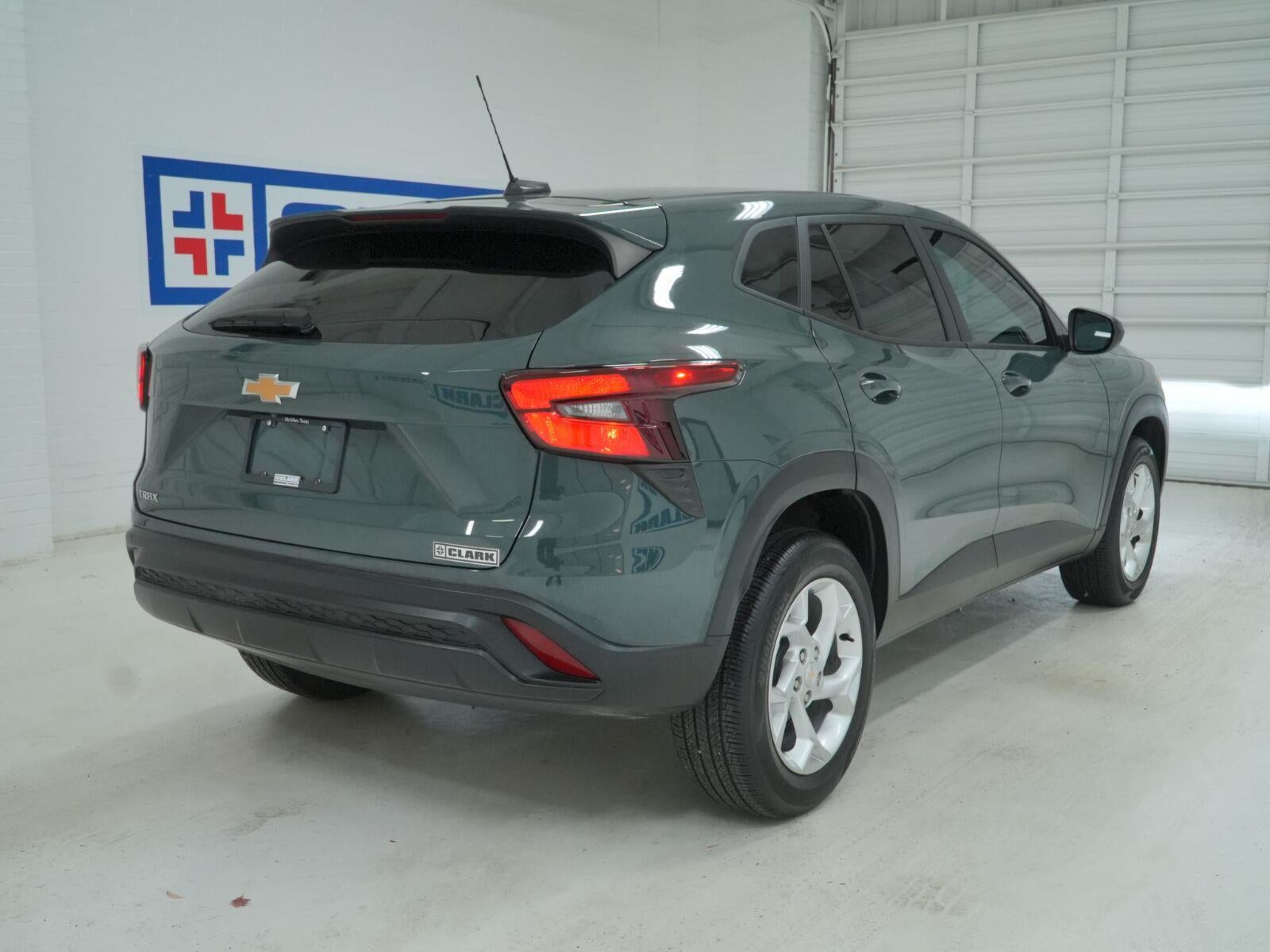 2025 Chevrolet Trax LS