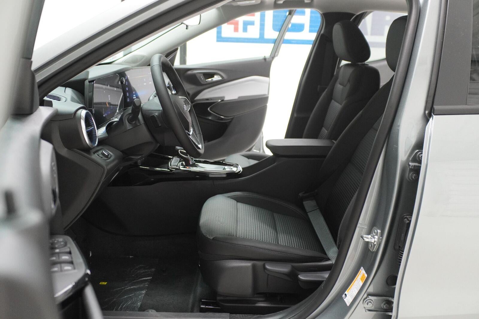 2026 Chevrolet Trax LT - Photo 9