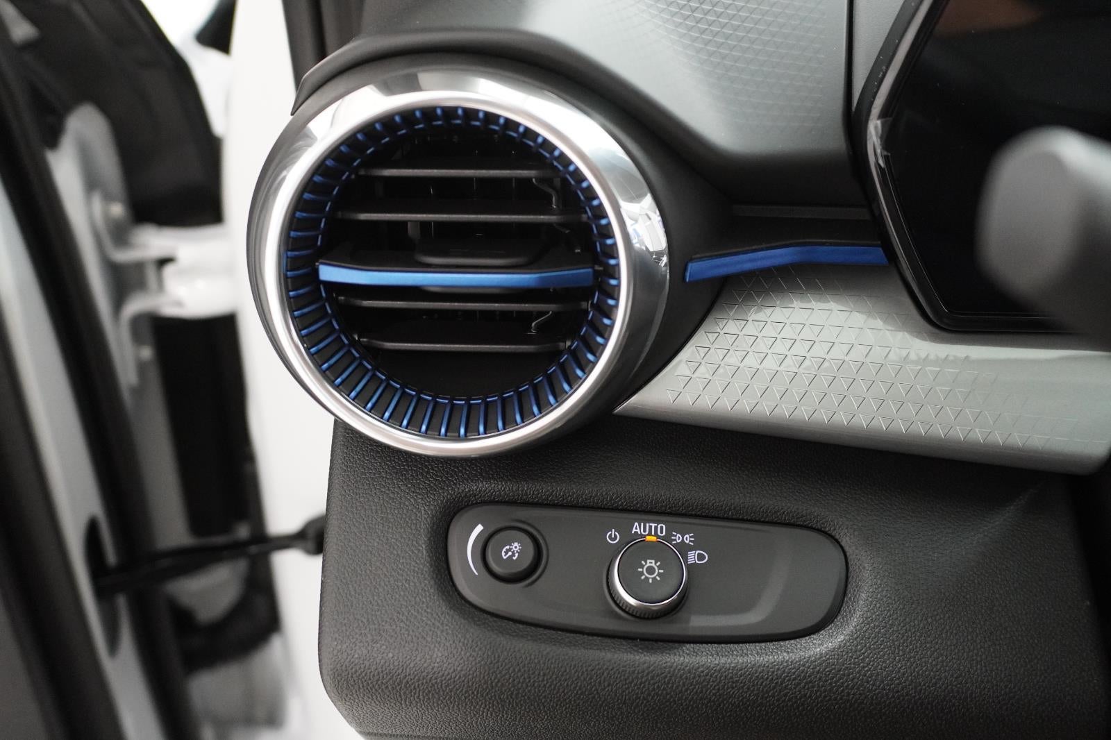 2026 Chevrolet Trax LT - Photo 17